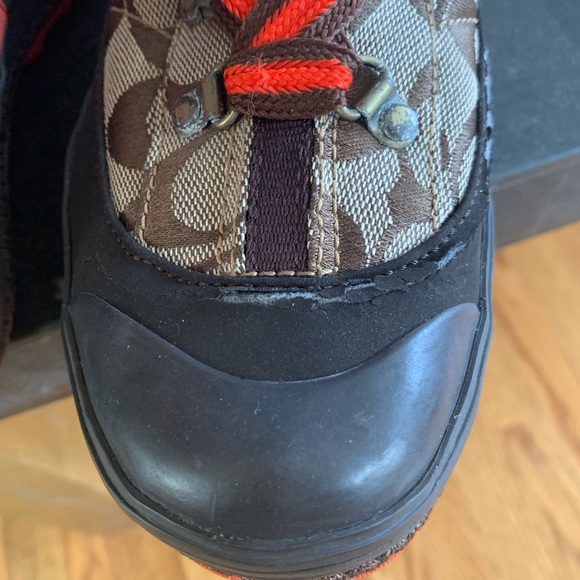 Coach Snow Boots w Red Laces - Picture 8 of 9